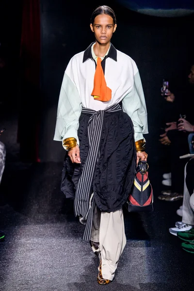 Look 25